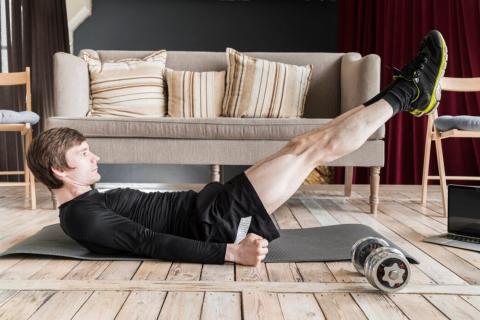 Ингрид Клей, тренер ISC Wellness, представила короткую тренировку для кора