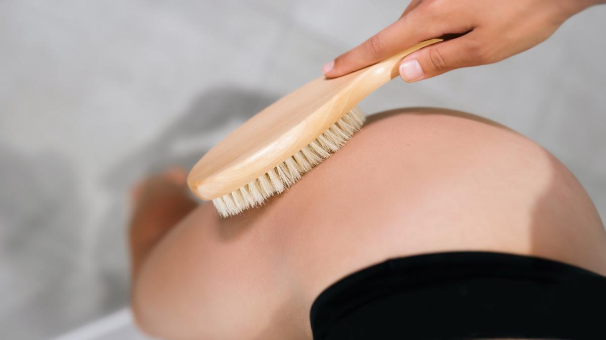 Массаж сухой щеткой