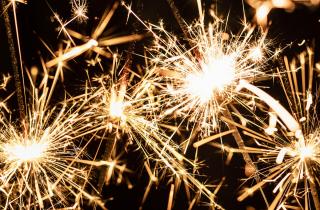 Екатеринбург готовится к Новому году с яркими вечеринками и фейерверками — подборка