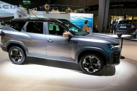 Линейка Dacia Duster и Bigster обновится: шестиступенчатый 