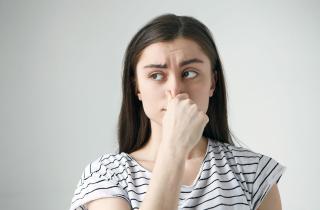 Врачи советуют использовать уголь и соду вместо освежителей для устранения запахов