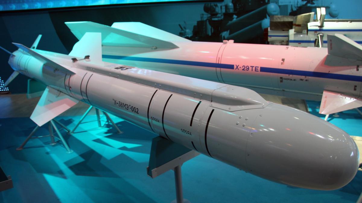 Авиационная модульная управляемая ракета воздух-поверхность малой дальности Х-38МЭ - МАКС-2009 02 Авиационная модульная управляемая ракета воздух-поверхность малой дальности Х-38МЭ - МАКС-2009 02
