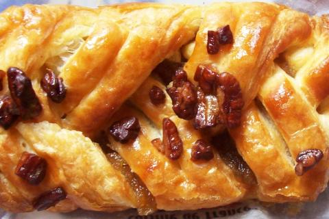Рецепт слоёных пирожков с курицей: пошаговая инструкция