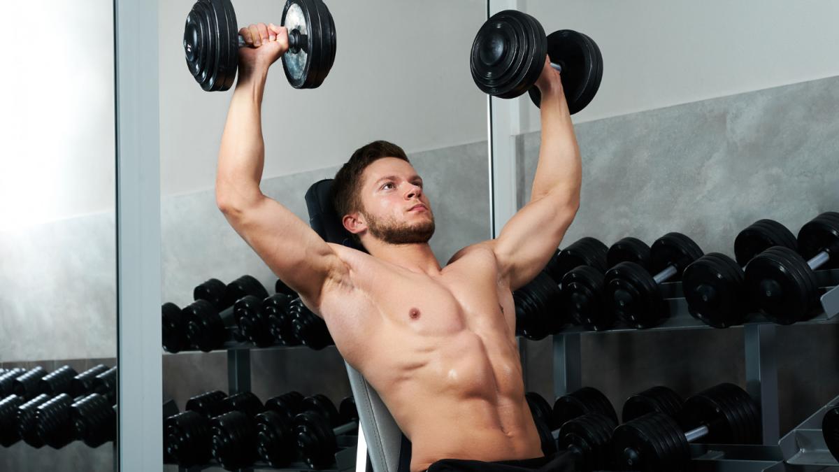 Тренировка в спорт зале