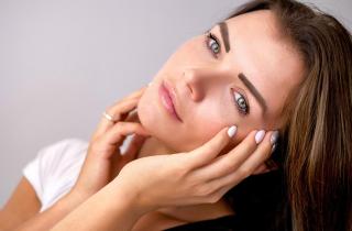 Кожа стала тусклой и сухой — причина оказалась не в косметике: виноват один витамин