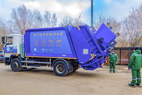 В Москве усилили контроль за вывозом мусора в праздничные дни — Петр Бирюков