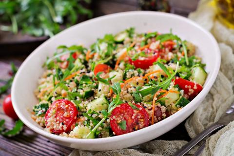 Рецепт боула из фасоли и киноа от EatingWell: полезный обед без мяса