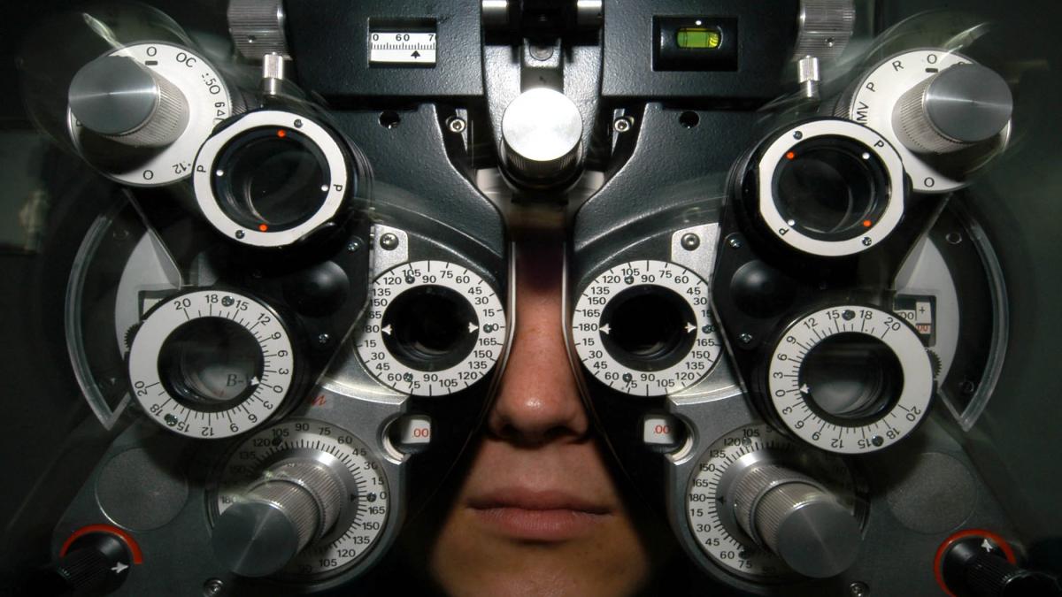 Geraet beim Optiker Geraet beim Optiker