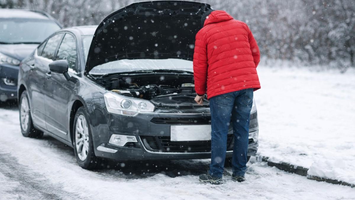 Поломка на зимней дороге