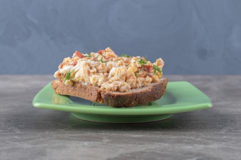 Риет из лосося с творогом получается нежным по текстуре за счет сочетания двух видов лосося Риет из лосося с творогом получается нежным по текстуре за счет сочетания двух видов лосося