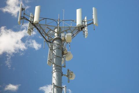 Минцифры выставит частоты 4800–4990 МГц на аукцион для развертывания 5G в России