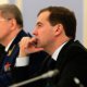 Медведев ПРОсигналил Западу