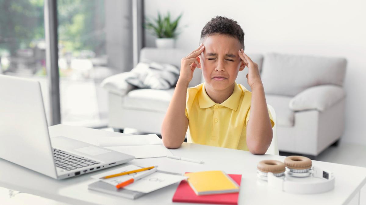 Ребенок делает уроки