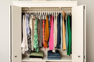 Эксперт Памела Меласки советует использовать принцип воронки при организации гардероба