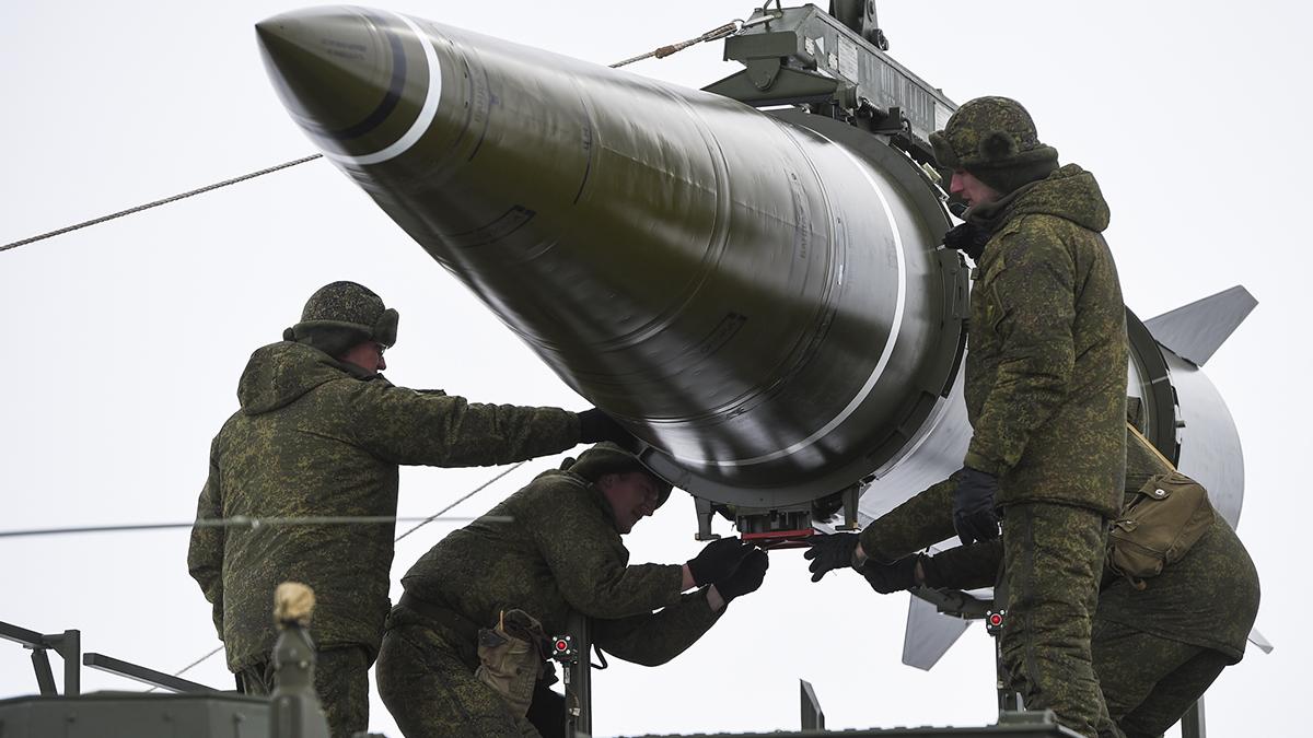 Учебно-боевой пуск ракеты ОТРК "Искандер-М" Учебно-боевой пуск ракеты ОТРК "Искандер-М"