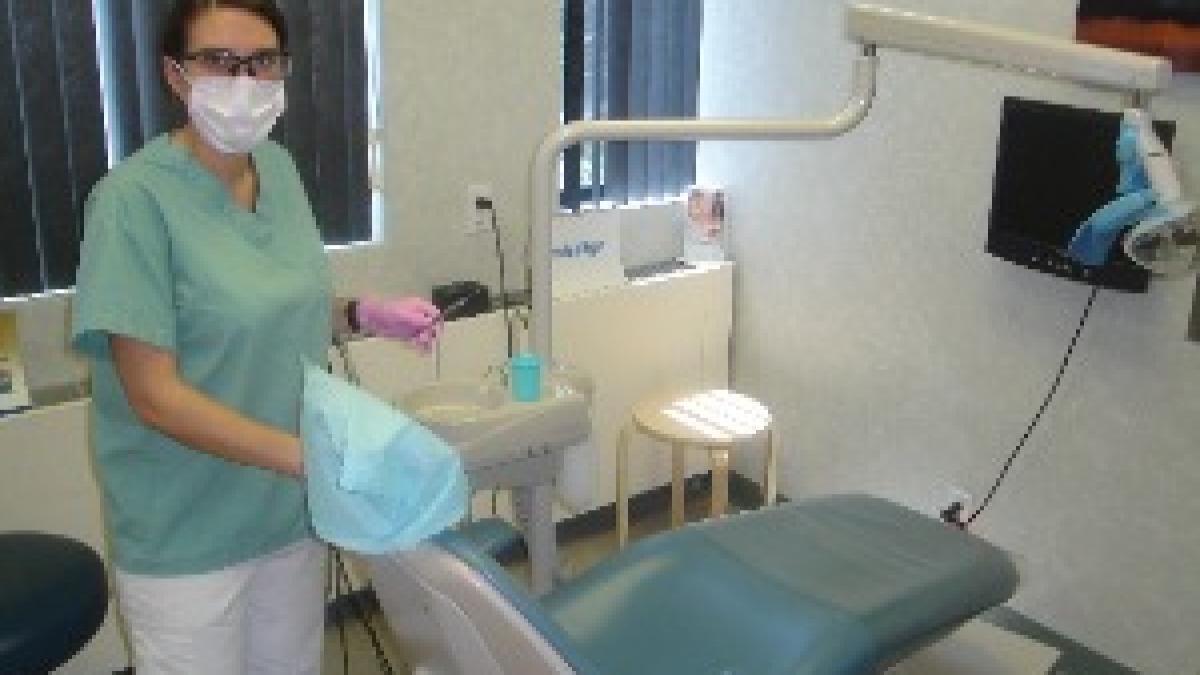 Dental hygienist