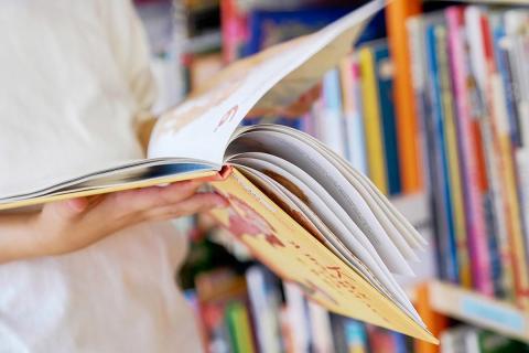 CNN: посетители библиотек ищут книги, придуманные искусственным интеллектом