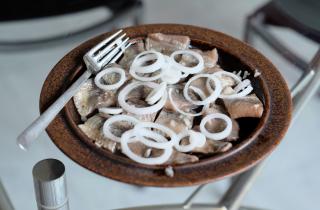 Попробовала белую шубу вместо обычной — и теперь только так: гости в восторге!