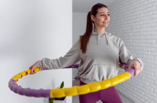 Обруч для тренировки талии: полезен ли он на самом деле — тренер Яблокова