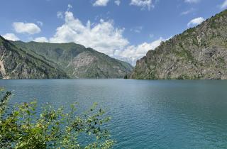 Горные тропы Киргизии открывают редкие озёра и ледники