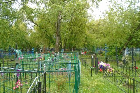 Губернатор Гладков: после атаки БПЛА в Белгороде повреждены 60 памятников на кладбище
