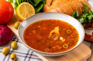 Беру перловку и тушёнку — семья требует добавку: вот как варили рассольник в 90-х