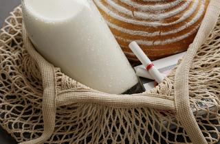 Эксперты: овсяное молоко подходит веганам, но уступает коровьему по содержанию белка