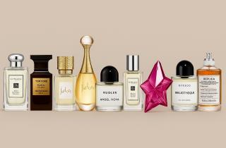 Эксперты предупредили: нанесение духов на волосы может вызвать сухость и ломкость