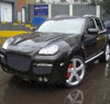 В центре Иркутска взорвался Porsche Cayenne: ранены двое прохожих