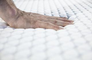 Эксперты напоминают: неправильное хранение матраса приводит к деформации и образованию плесени