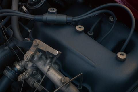 Сизый дым из выхлопной сигнализирует о попадании масла — эксперты