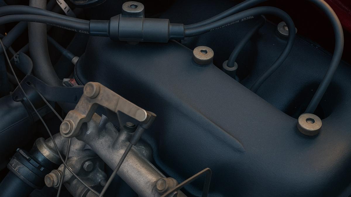 Детали автомобильного двигателя крупным планом