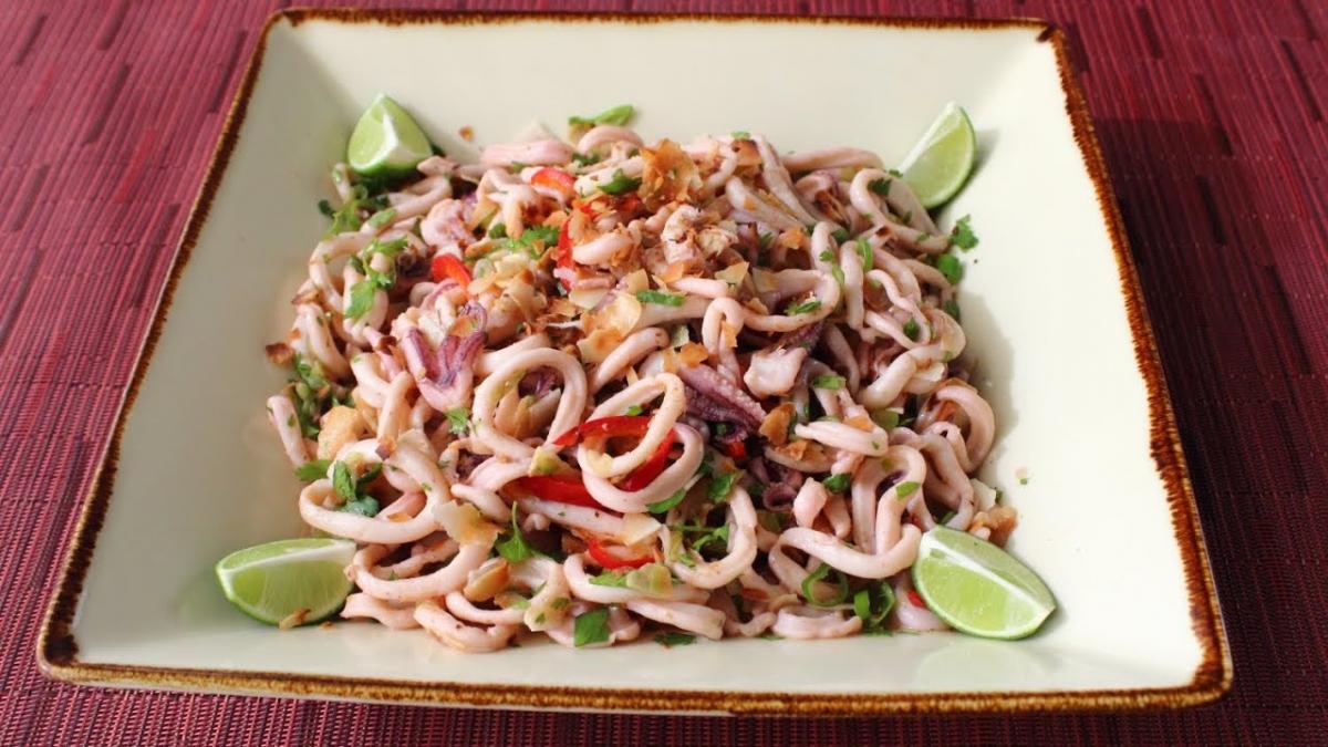 Салат с кальмарами и ананасом Салат с кальмарами и ананасом