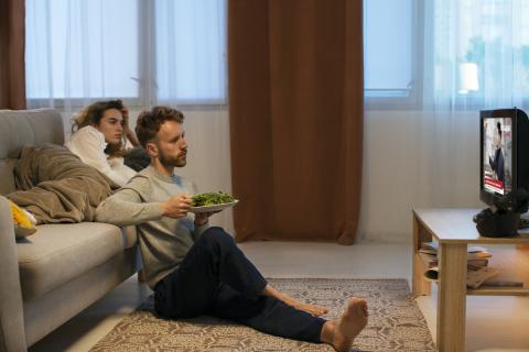 Запойный просмотр сериалов снижает чувствительность к инсулину и повышает риск диабета — эндокринолог Мтемерерва