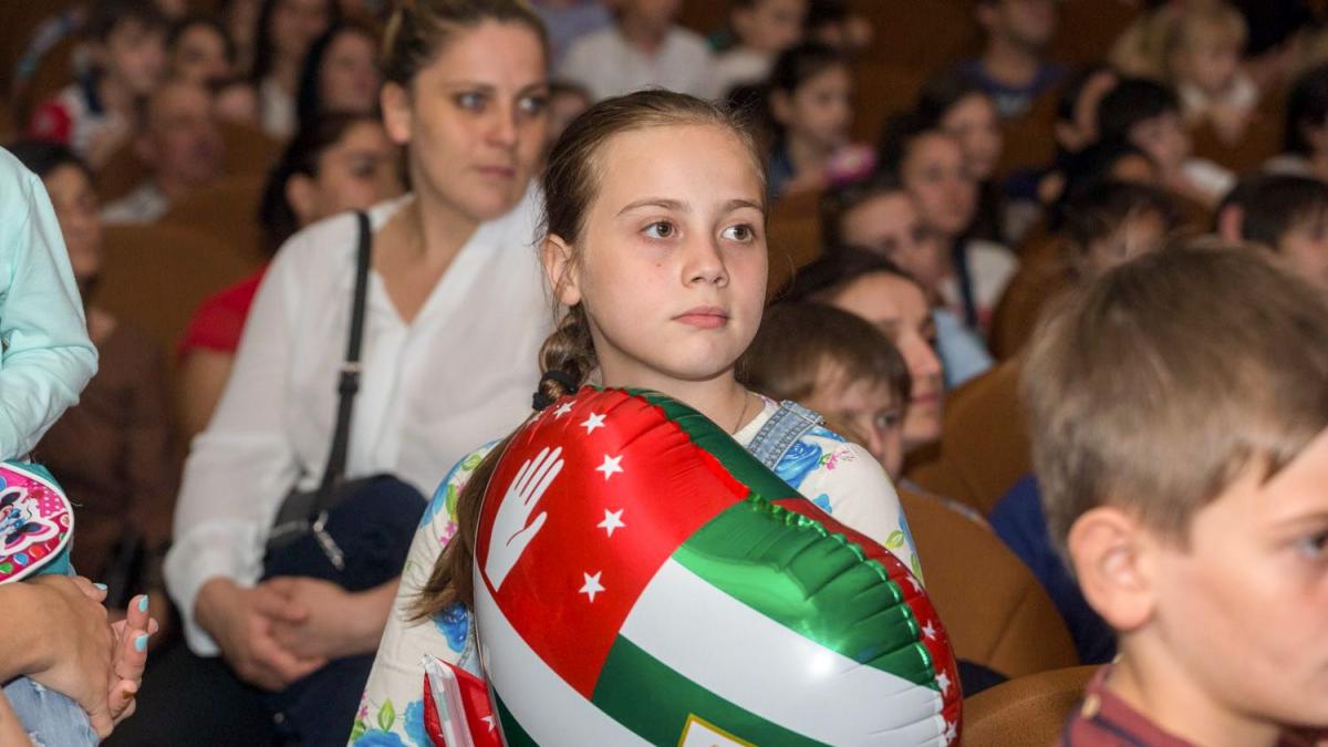 Coбрание по случаю годовщины независимости Абхазии 02