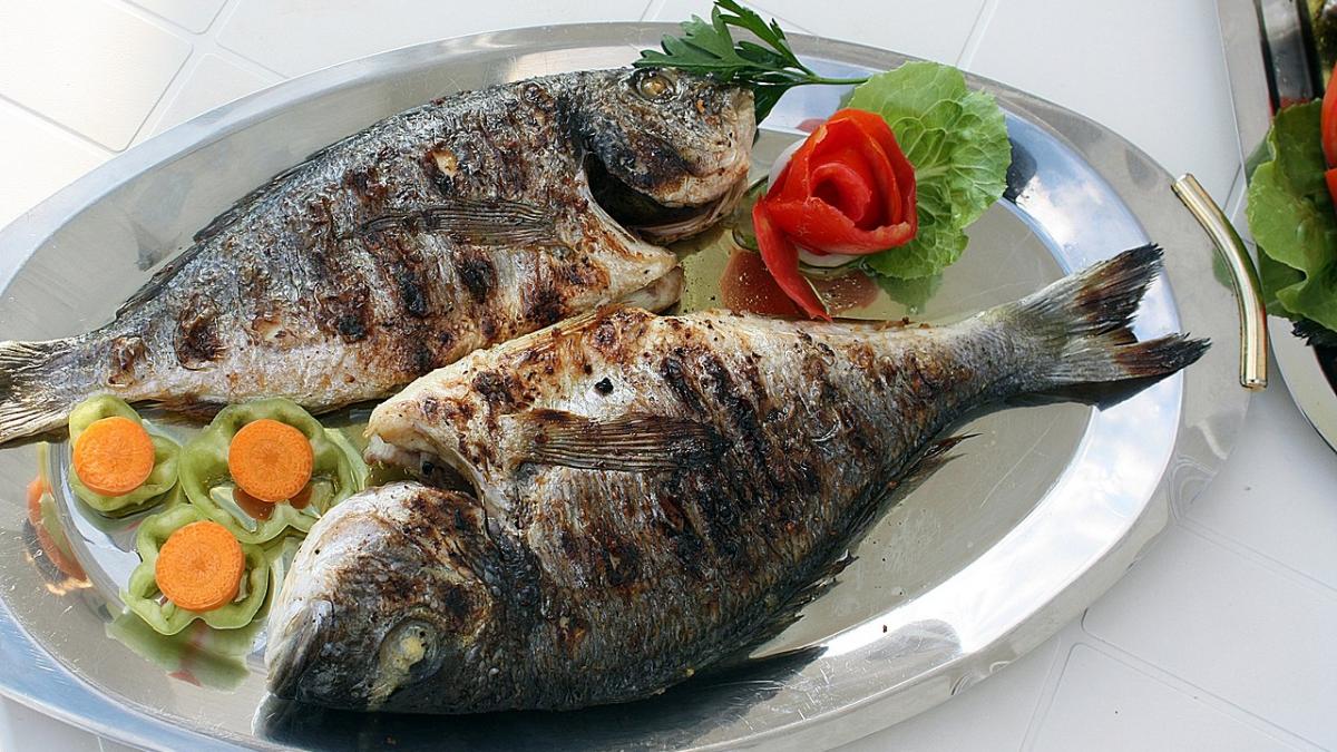 Запечённая в духовке скумбрия