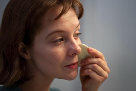 Клинические исследования подтвердили пользу гуаша при болях в шее и спине