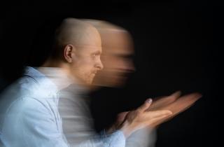 Шизофрения вызывает нарушение восприятия внутренней речи и слуховые галлюцинации — Томас Уитфорд