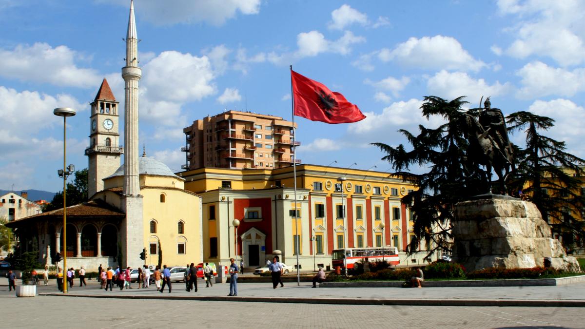 Тирана, Албания