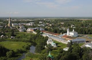 Музей деревянного зодчества остается одной из главных точек притяжения Суздаля — туристы