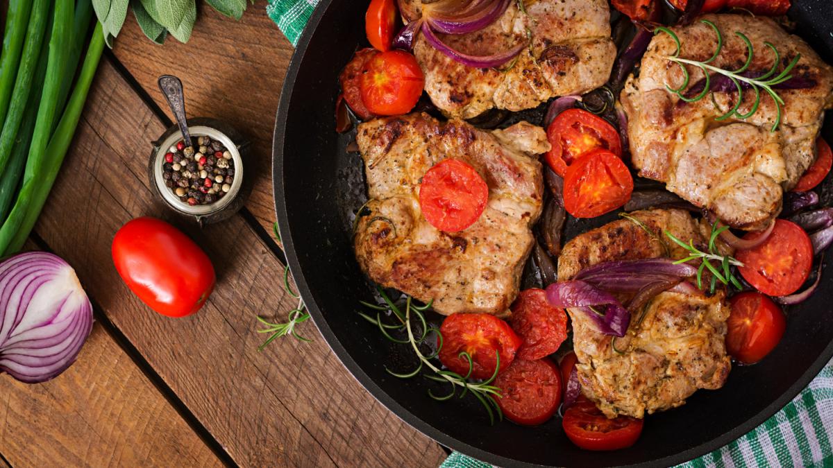 свиные отбивные с овощами