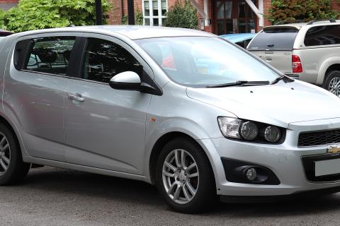 Chevrolet Aveo, Nissan Almera и Ford Focus являются надёжными бюджетными автомобилями в России — дилеры