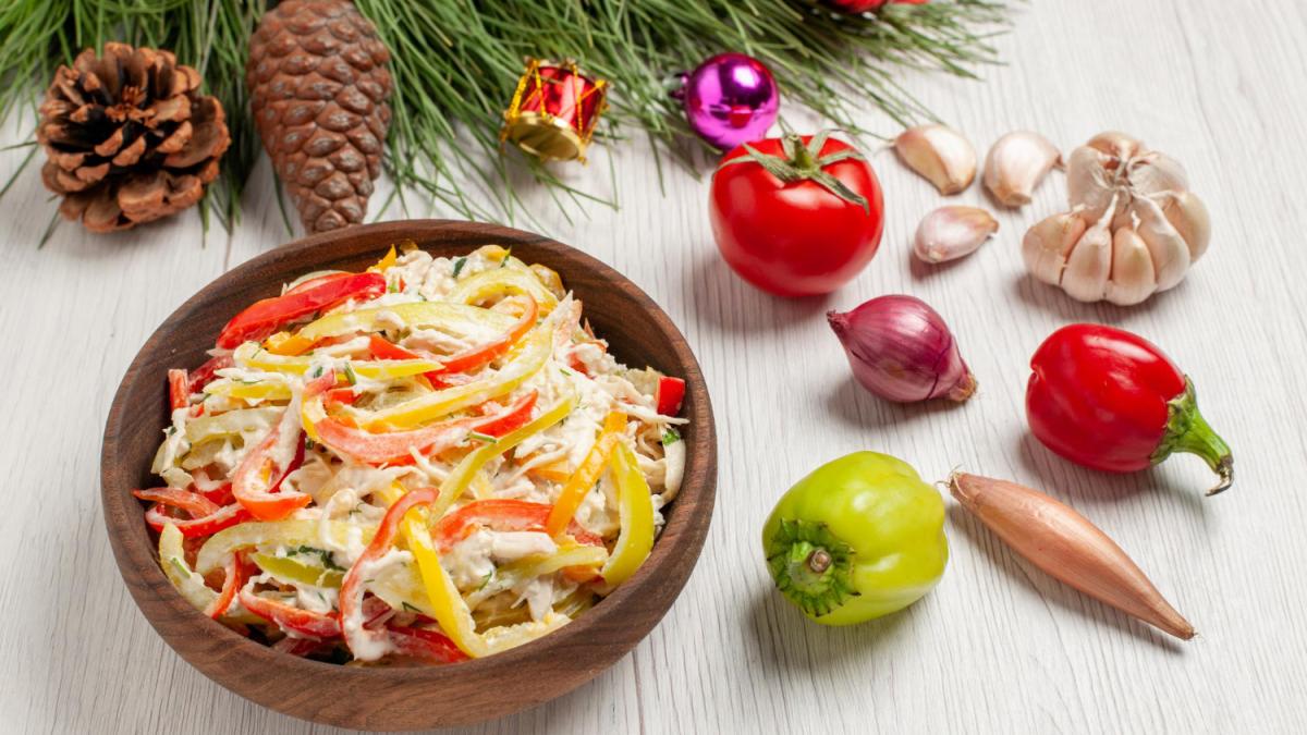 Салат из помидоров и сладкого перца