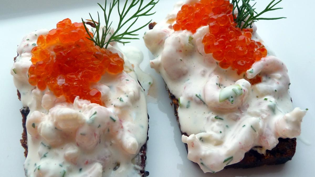 Prawns Skagen with cold-smoked salmon roe on bread Prawns Skagen with cold-smoked salmon roe on bread