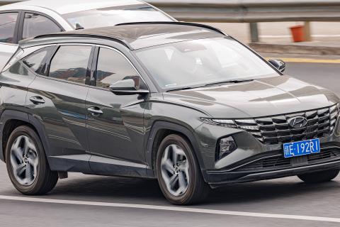 Новый Hyundai Tucson 2026 получит гибридную установку и вертикальный багажник