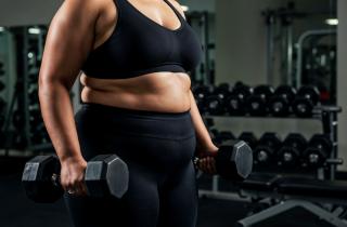 Мягкие тренировки помогают уменьшить жир на животе после 60 лет — Aufeminin