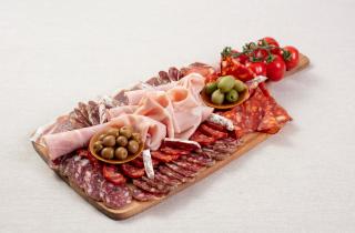 Телятина под тунцовым соусом вошла в классику итальянской кухни — данные историков гастрономии