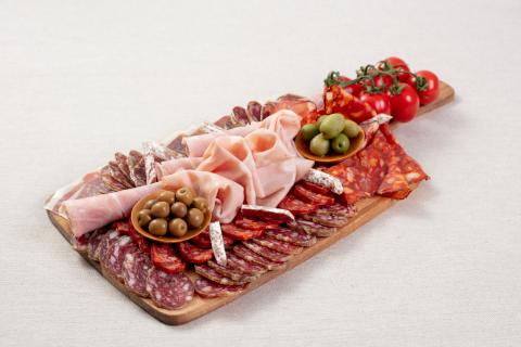 Телятина под тунцовым соусом вошла в классику итальянской кухни — данные историков гастрономии