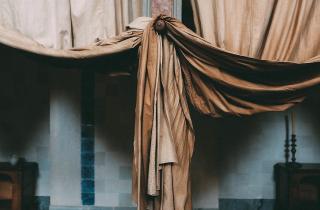 Льняные шторы уходят в прошлое — в 2026 их заменяют более эффектные ткани