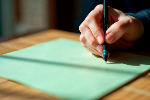 Письмо от руки активирует больше зон мозга чем набор текста — Study Finds